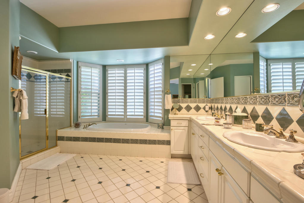 7 King Edward Court Court