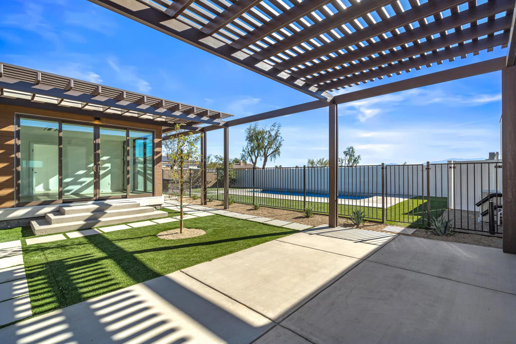 13848 Scenic Crest Circle