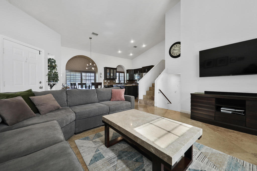 29120 Avenida La Vista