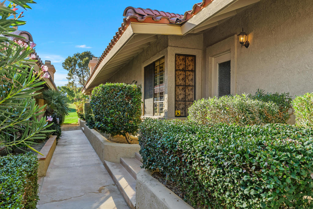 77601 Woodhaven Drive N