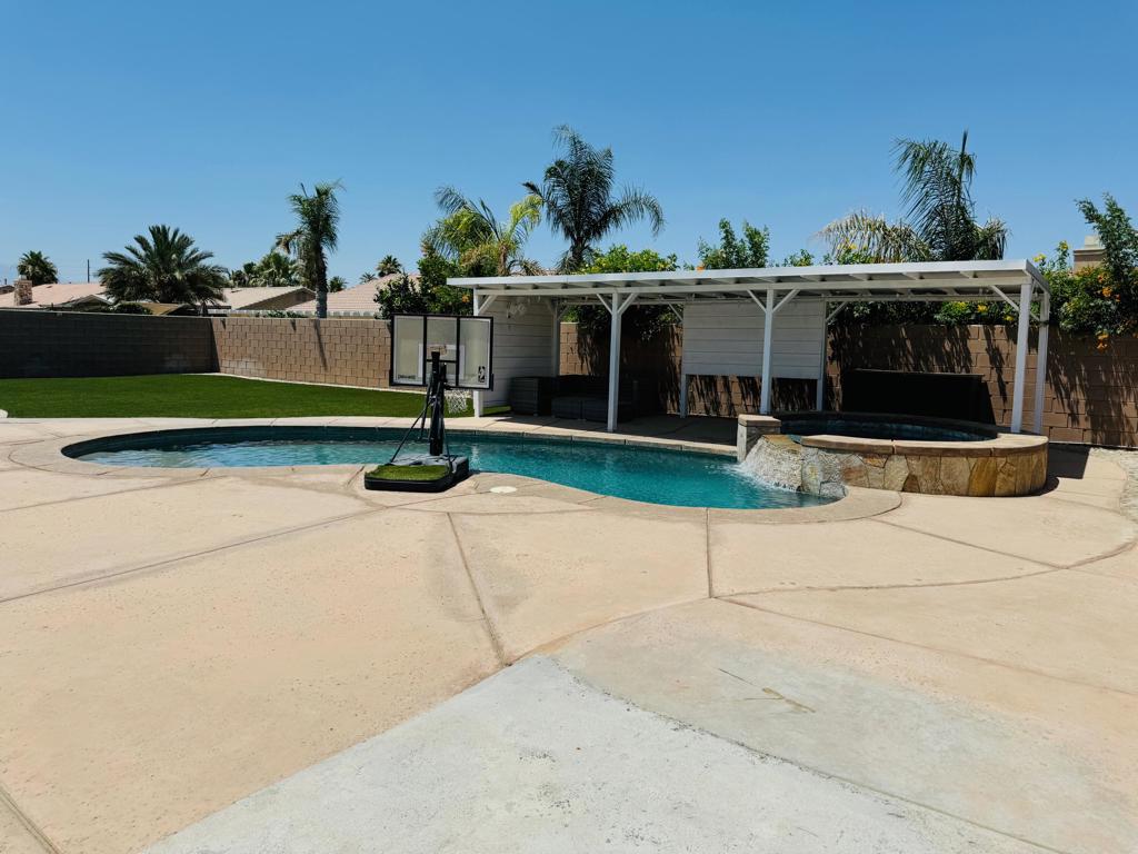 81358 Avenida Blanca