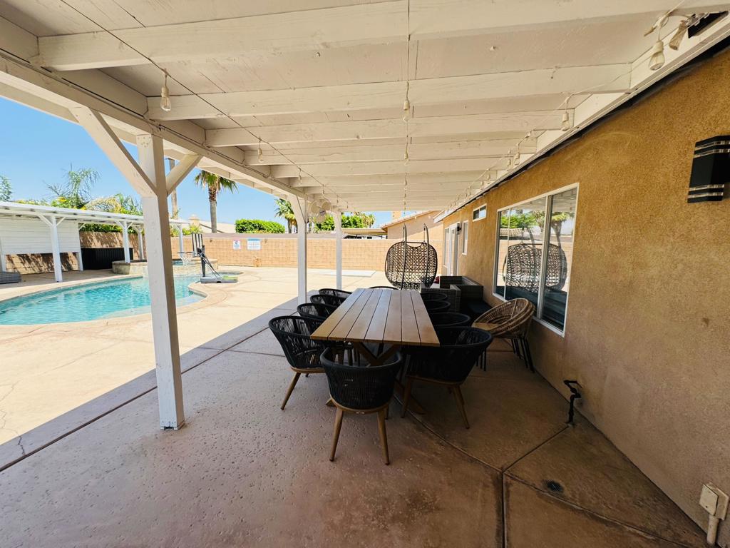 81358 Avenida Blanca