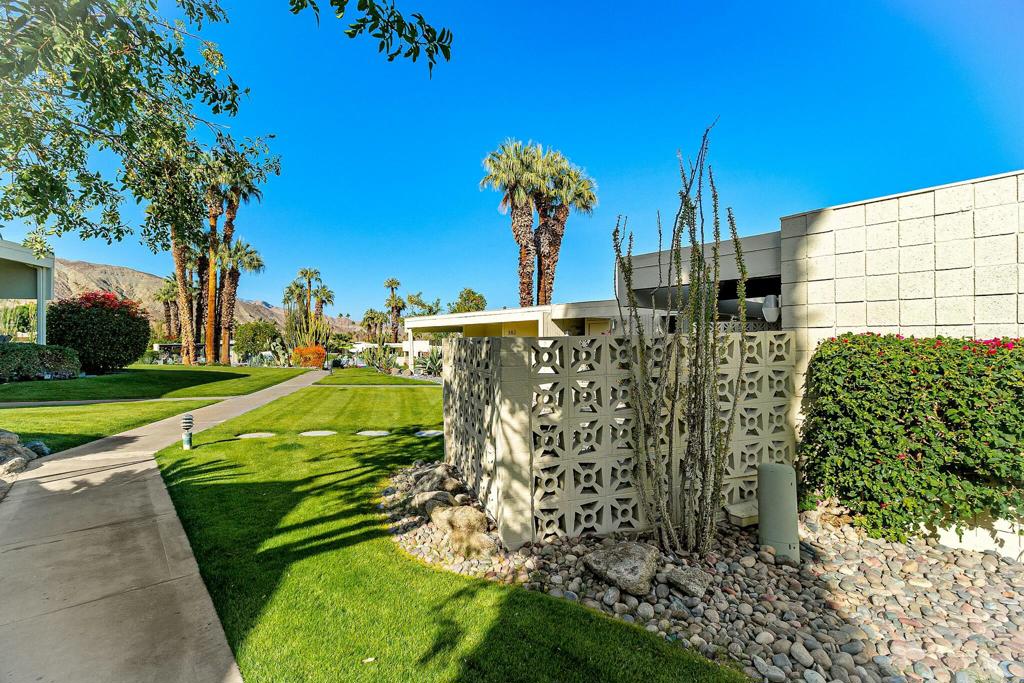 381 Sandpiper Street