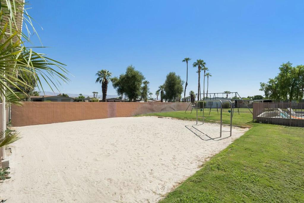 39138 Desert Greens Drive E