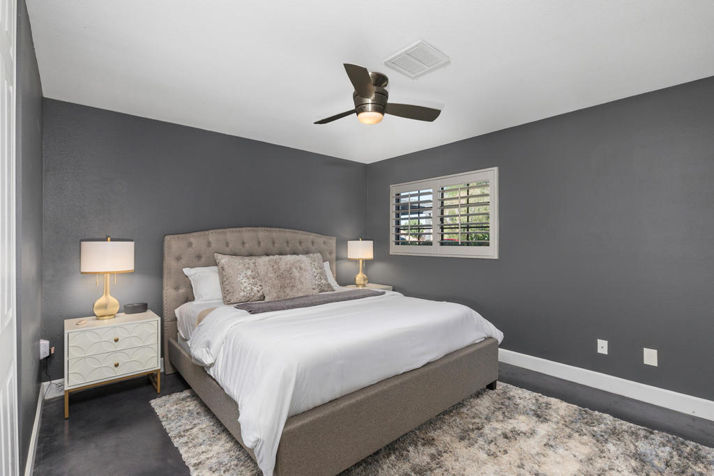 78987 Bayside Court