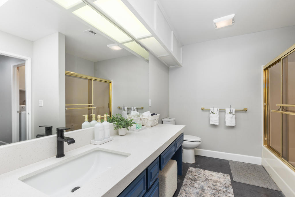 78987 Bayside Court