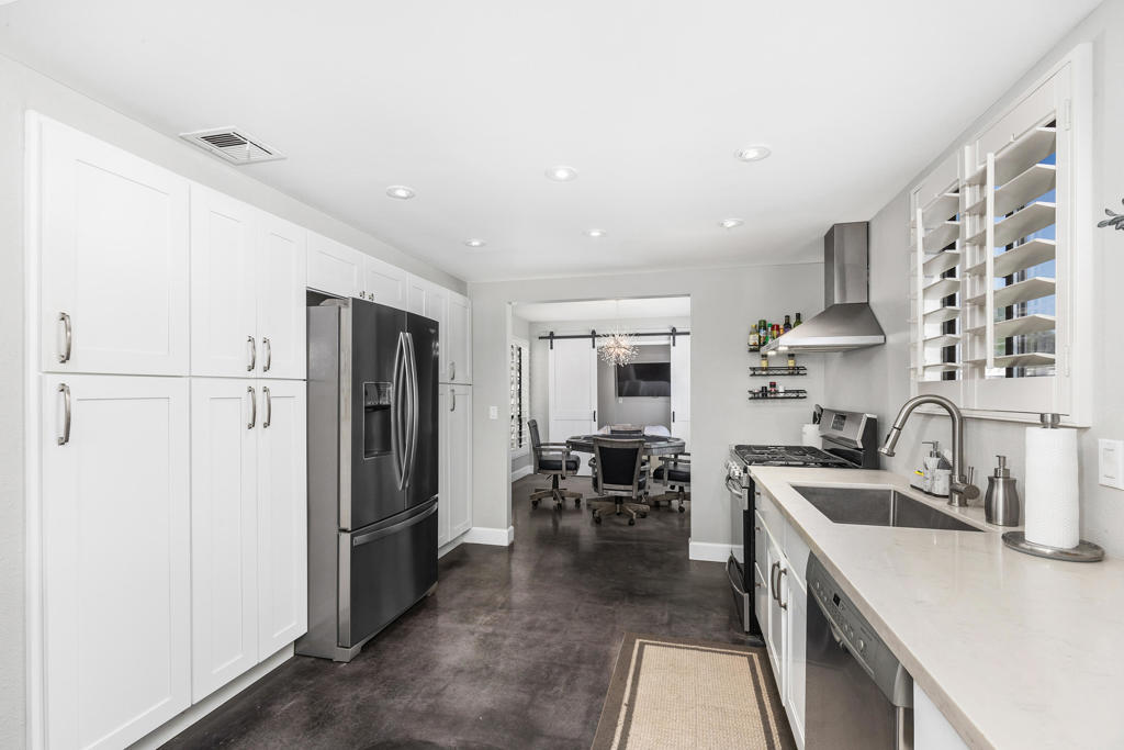 78987 Bayside Court
