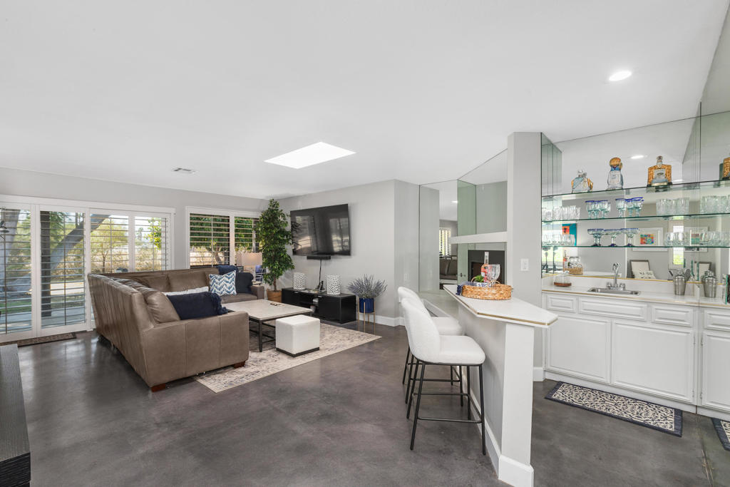 78987 Bayside Court