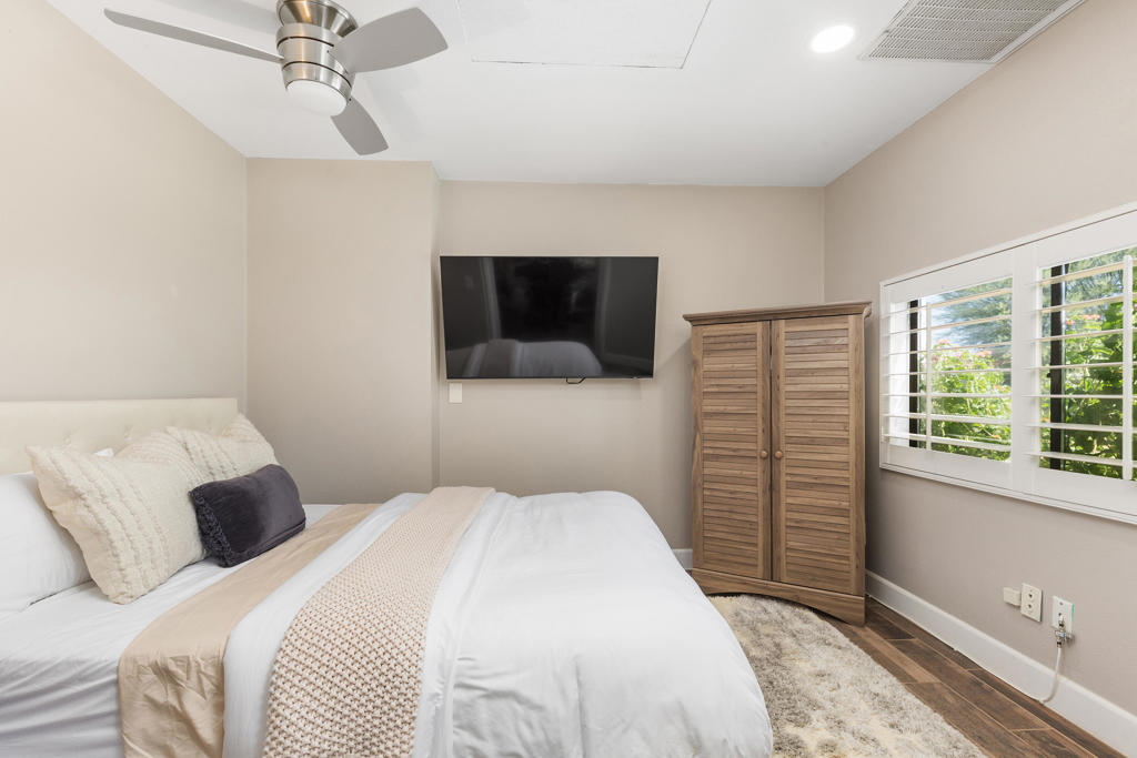 78987 Bayside Court
