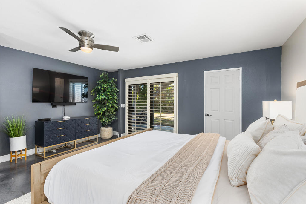 78987 Bayside Court
