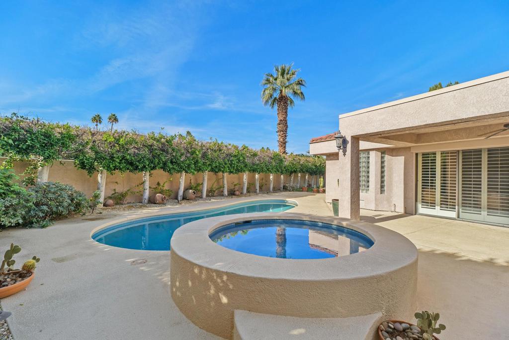 28 El Roble Court