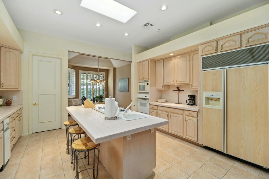 28 El Roble Court