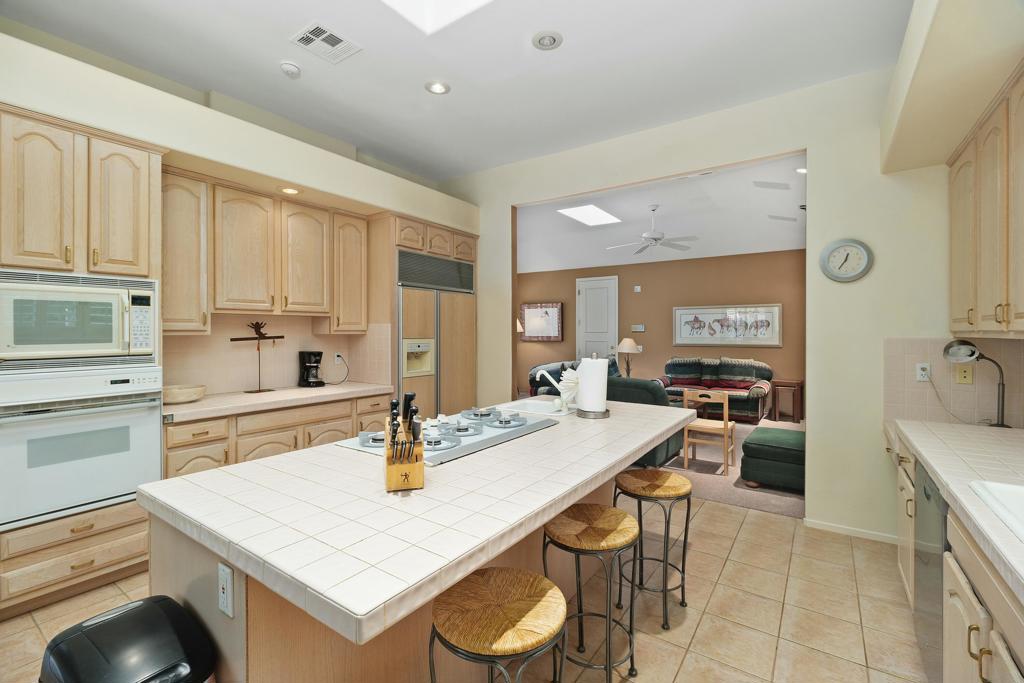 28 El Roble Court