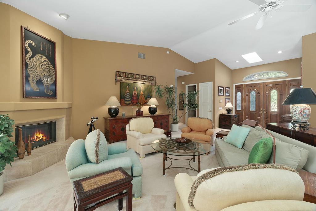 28 El Roble Court