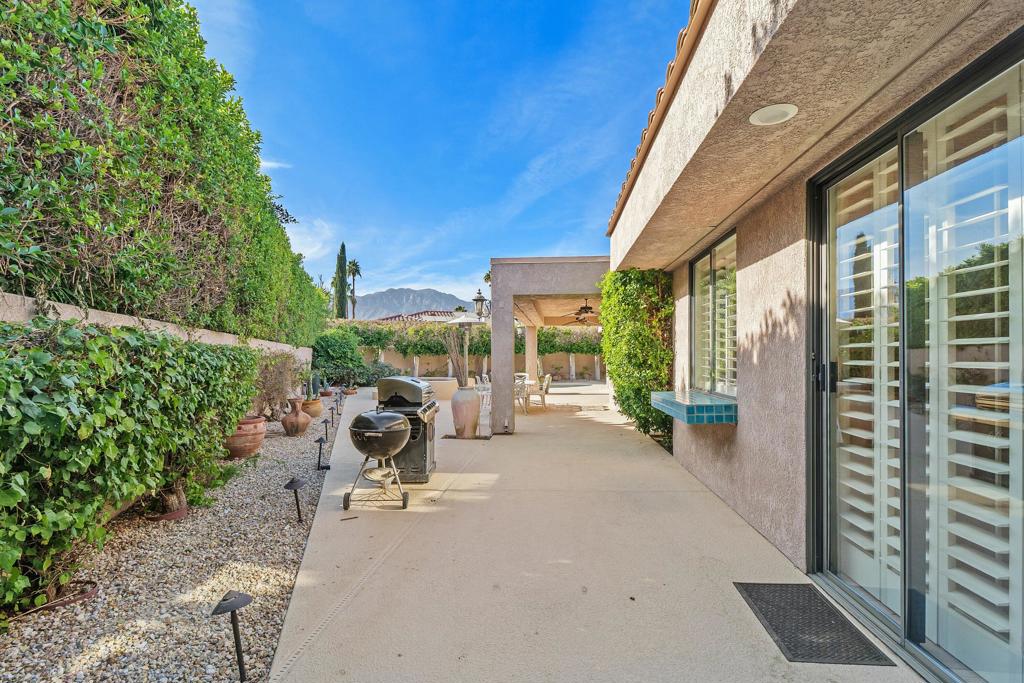 28 El Roble Court