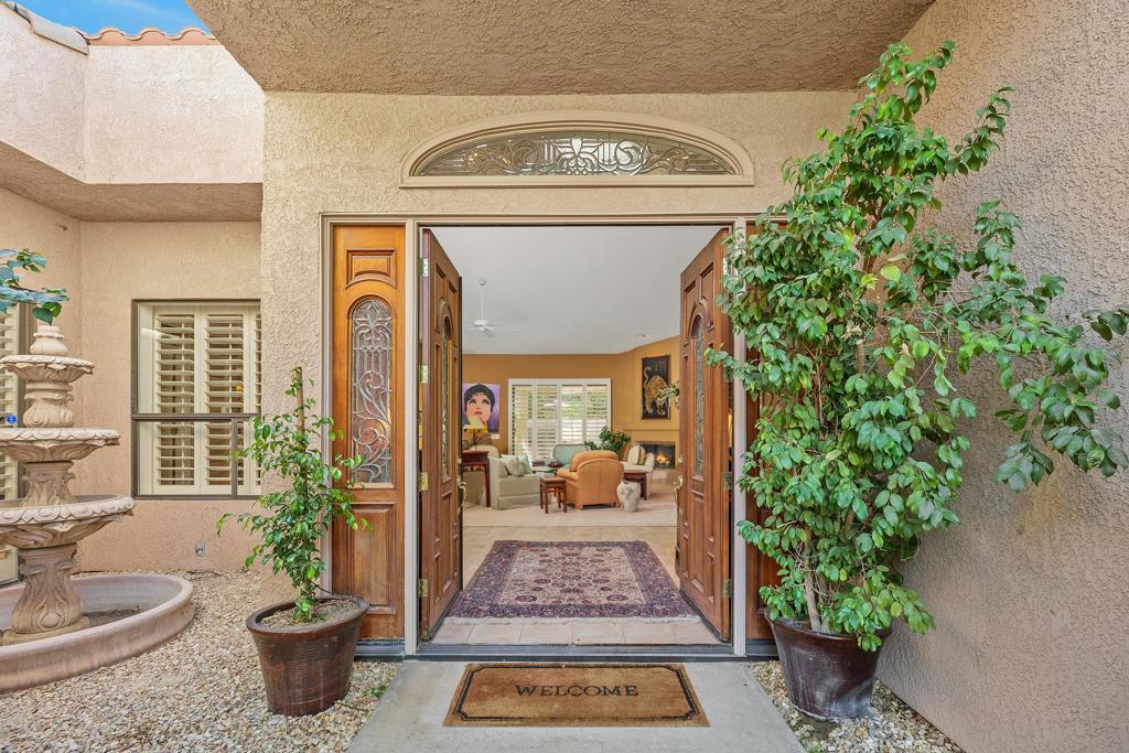 28 El Roble Court
