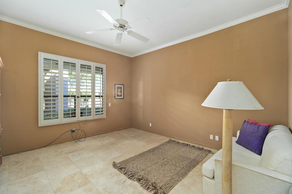 28 El Roble Court
