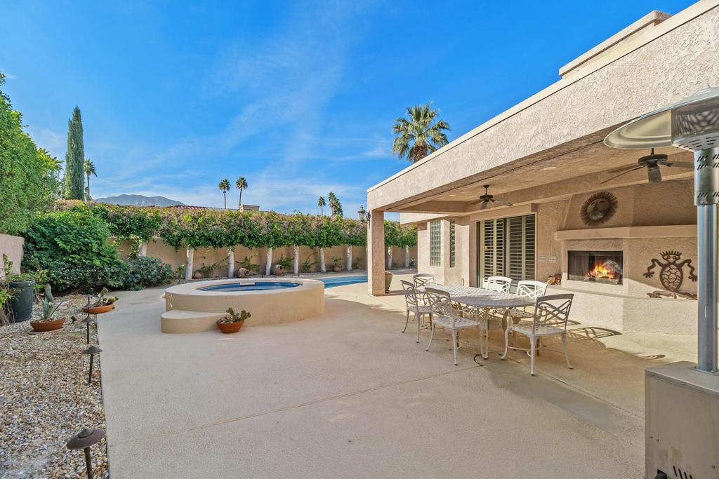 28 El Roble Court