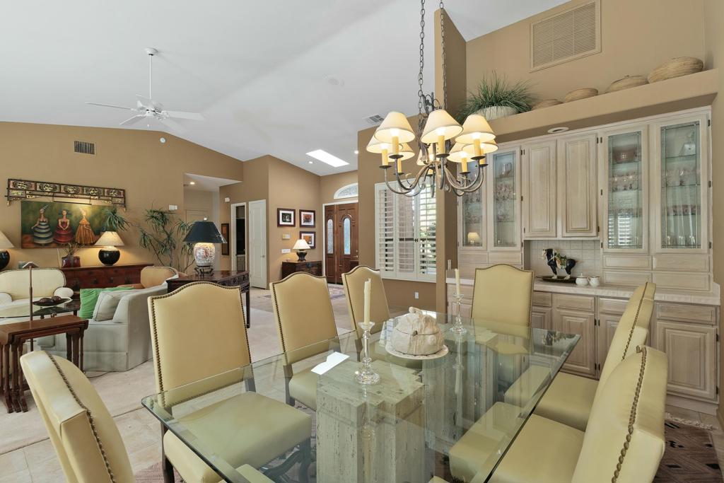 28 El Roble Court