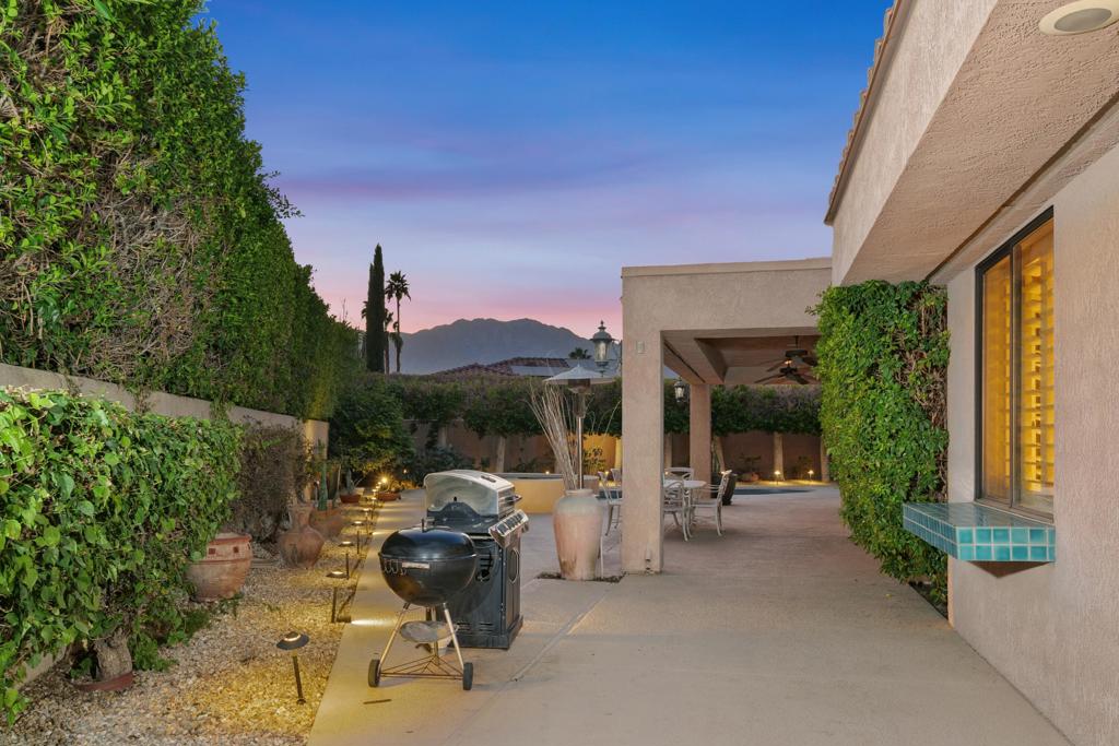 28 El Roble Court