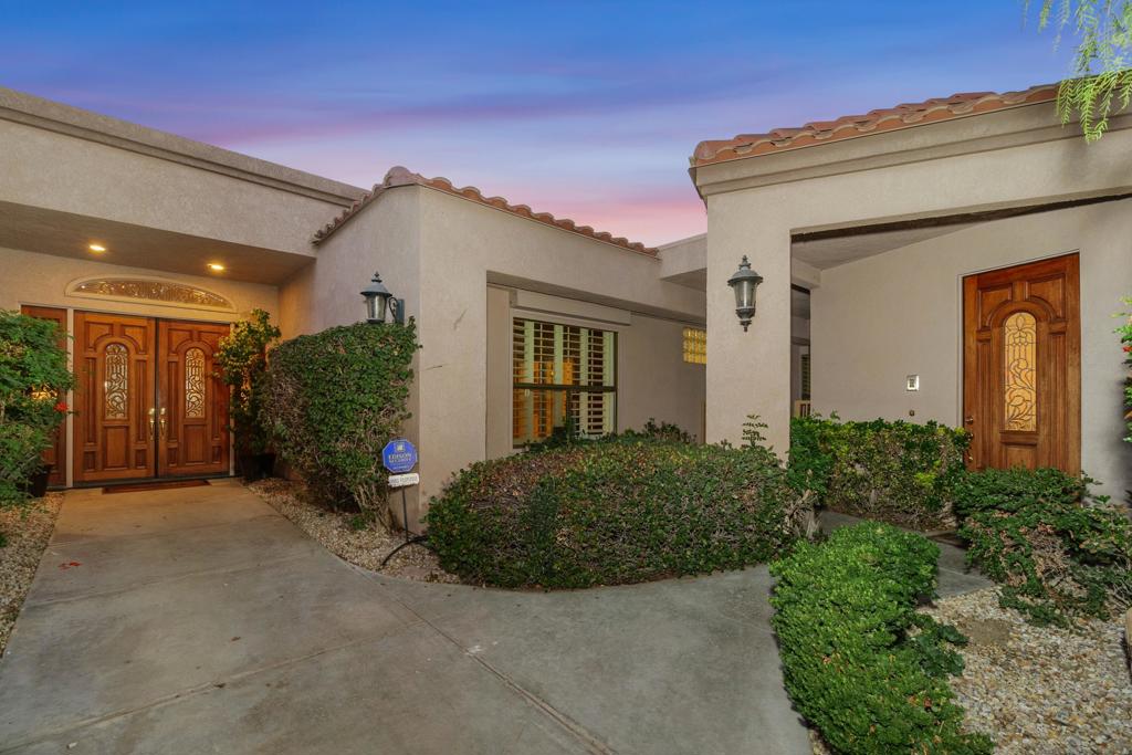 28 El Roble Court