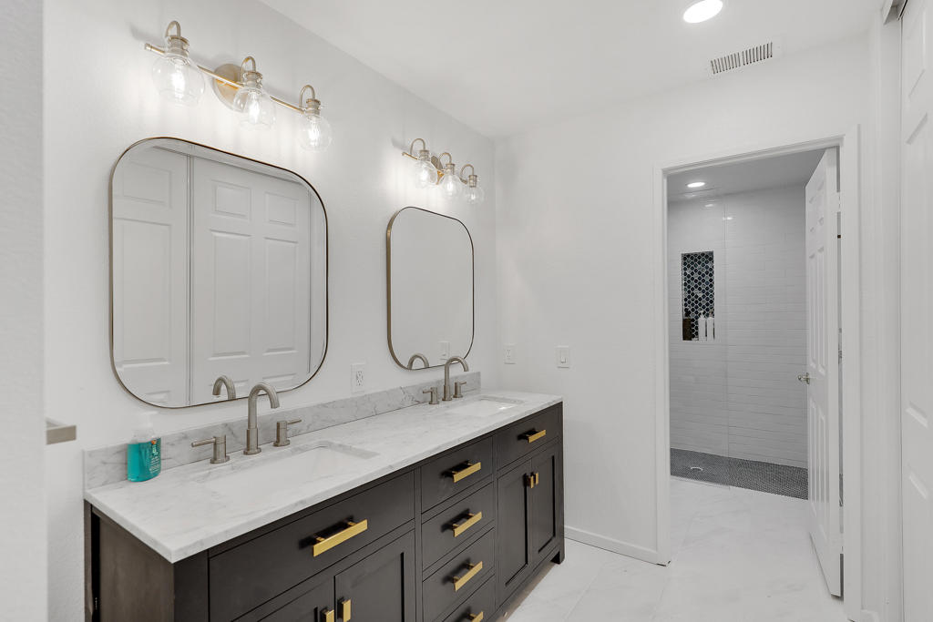 77707 Calle Las Brisas S