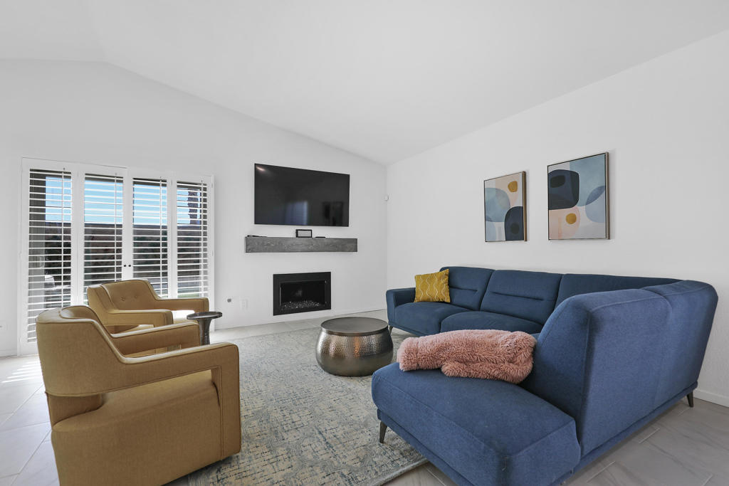 77707 Calle Las Brisas S