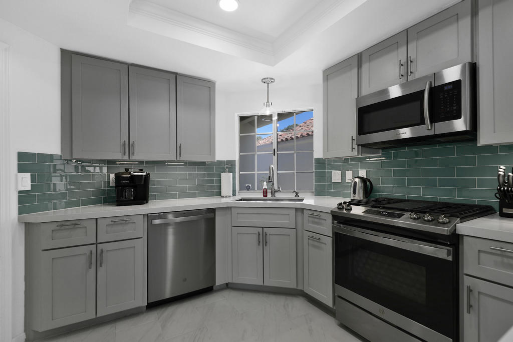 77707 Calle Las Brisas S