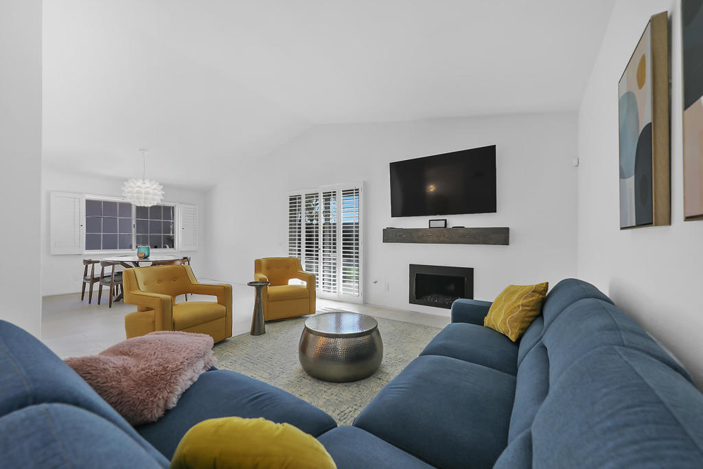 77707 Calle Las Brisas S