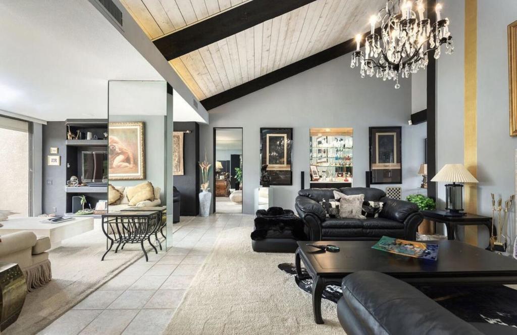 507 Desert West Drive