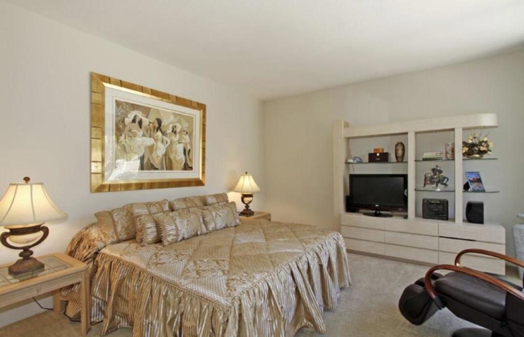 507 Desert West Drive