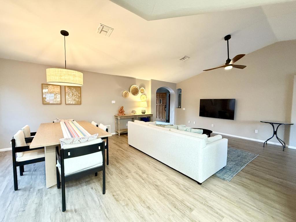 52110 Avenida Martinez