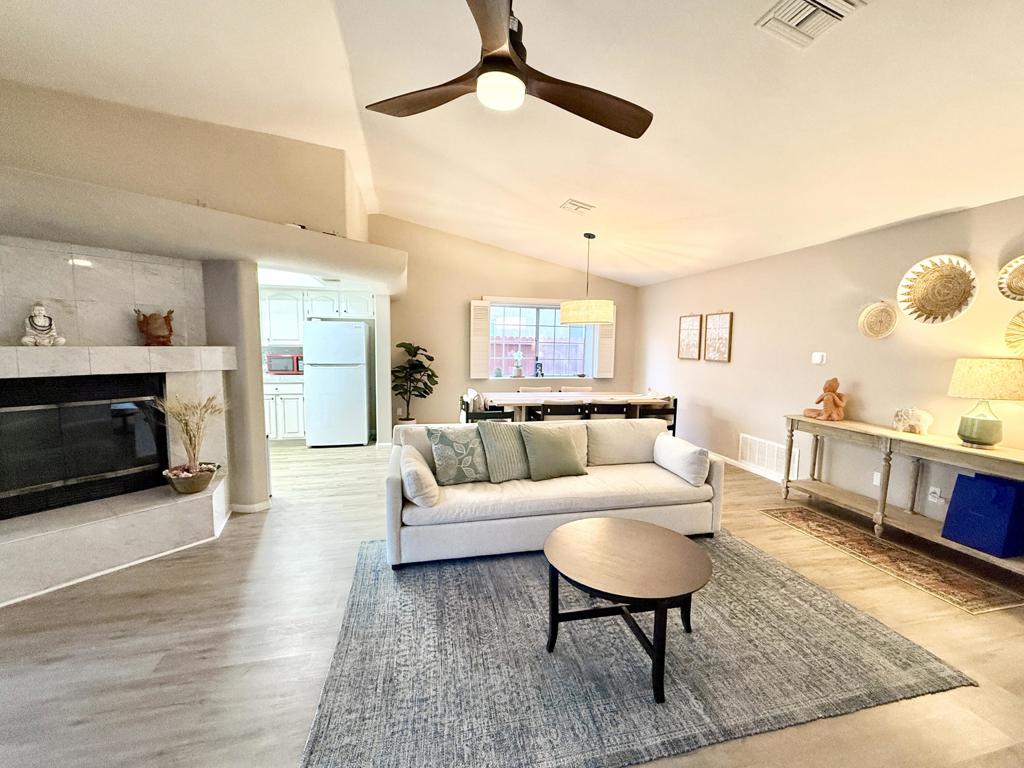 52110 Avenida Martinez