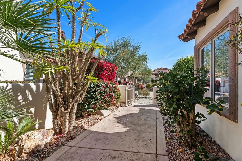 409 Piazza San Michele