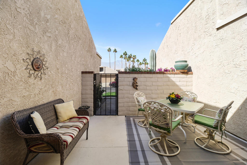 35894 Paseo Circulo W