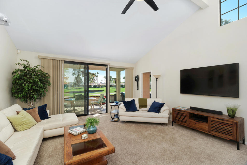 35894 Paseo Circulo W