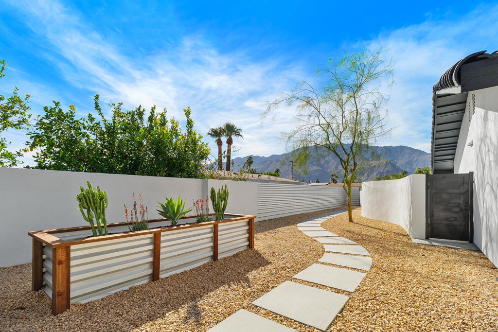 1980 N Los Alamos Road