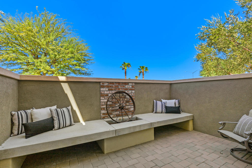 52155 Desert Spoon Court