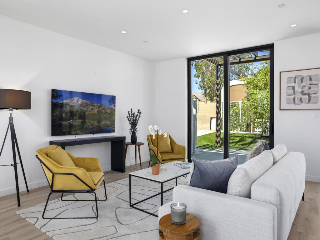 13844 Scenic Crest Circle