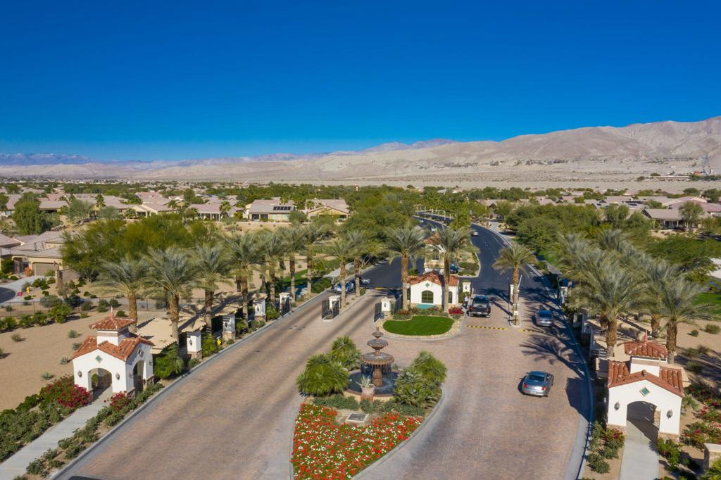 80566 Avenida Santa Marta