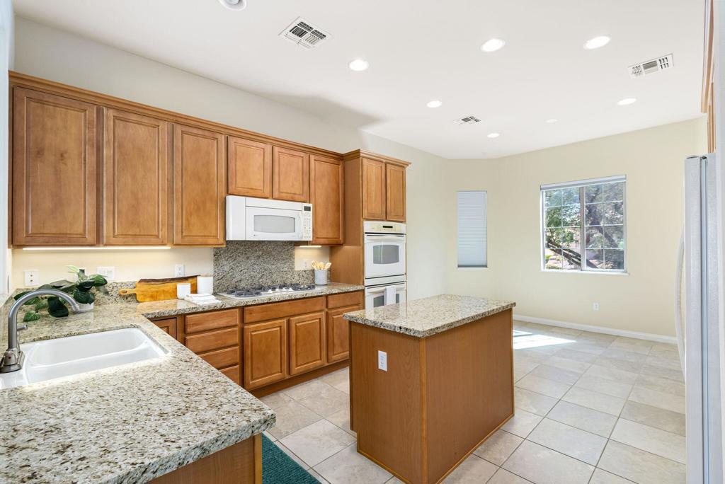 80566 Avenida Santa Marta