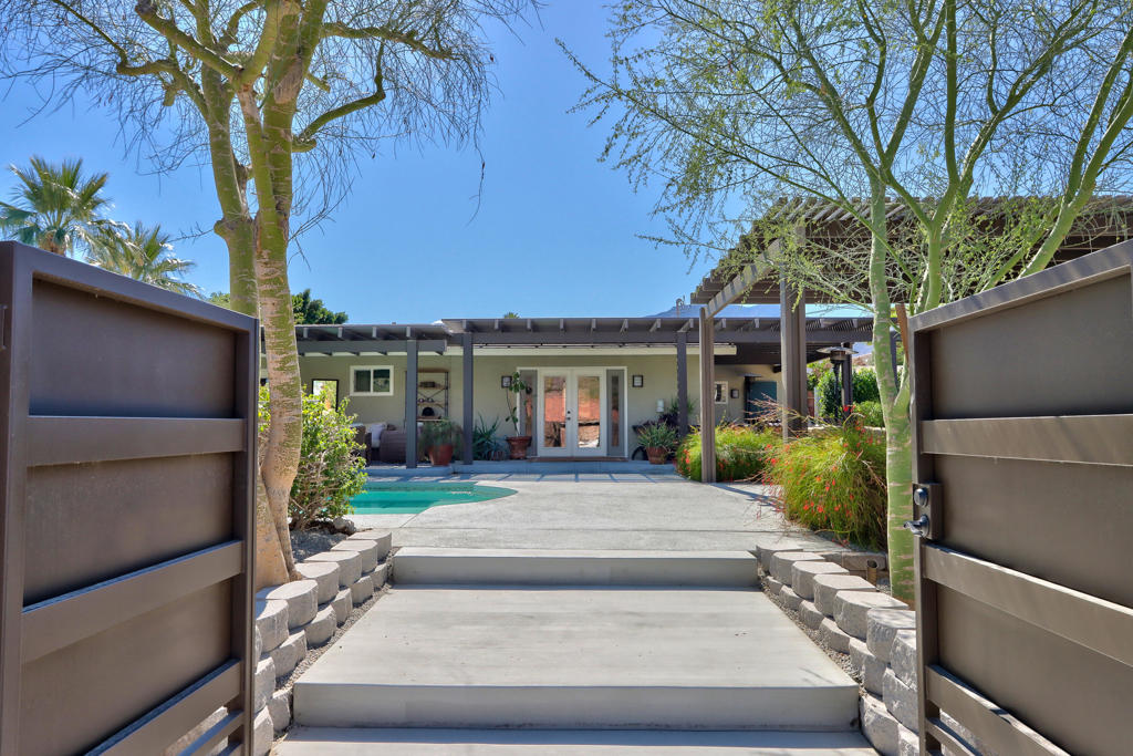 52045 Avenida Carranza