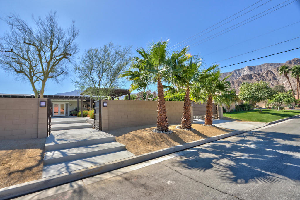 52045 Avenida Carranza