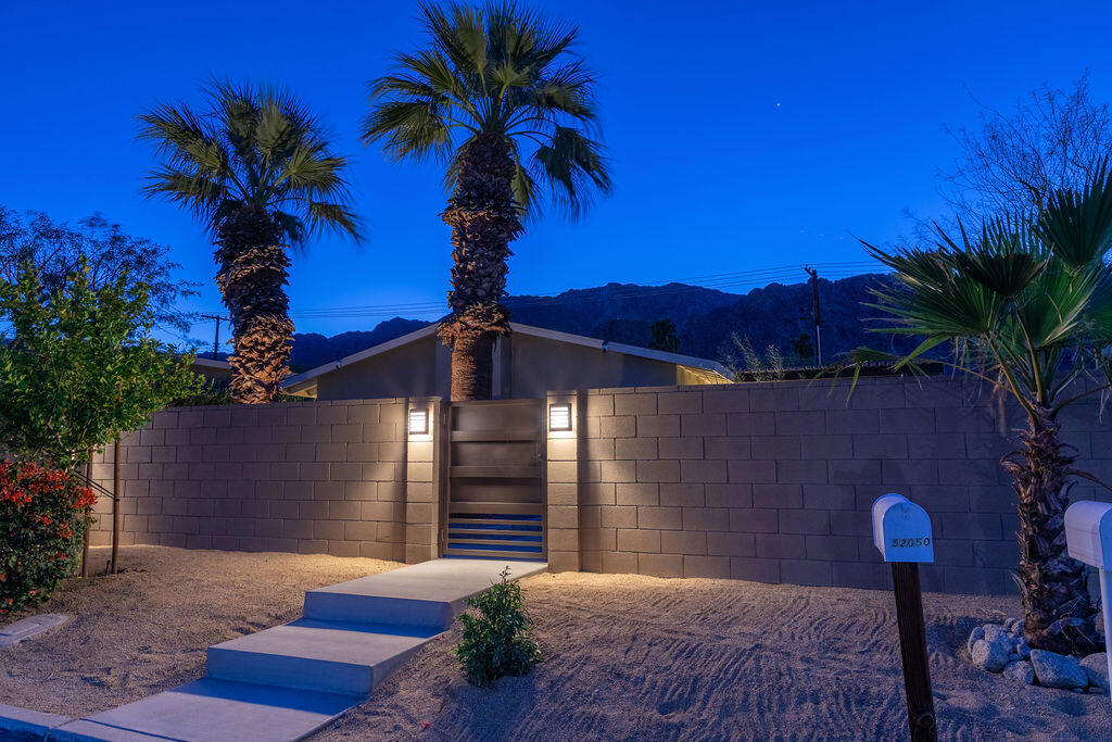 52045 Avenida Carranza