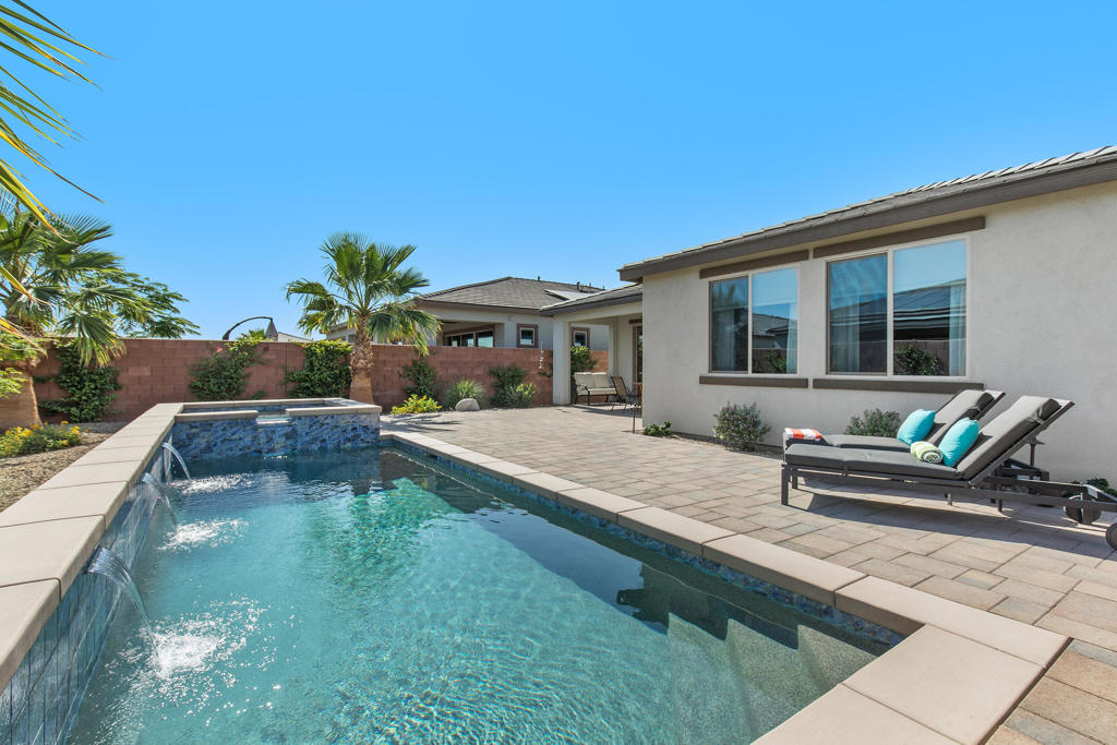 82420 Round Valley Drive