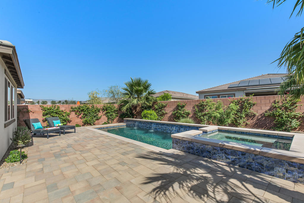 82420 Round Valley Drive