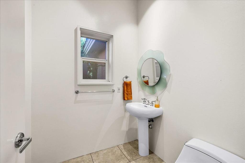 14 Collegiate Circle