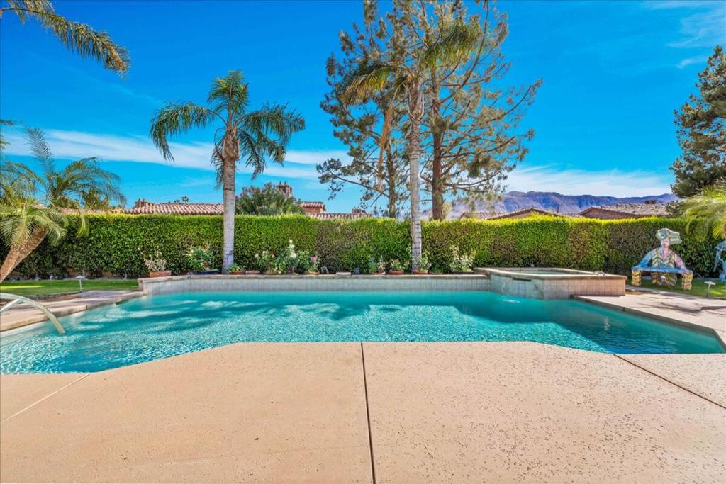 14 Collegiate Circle