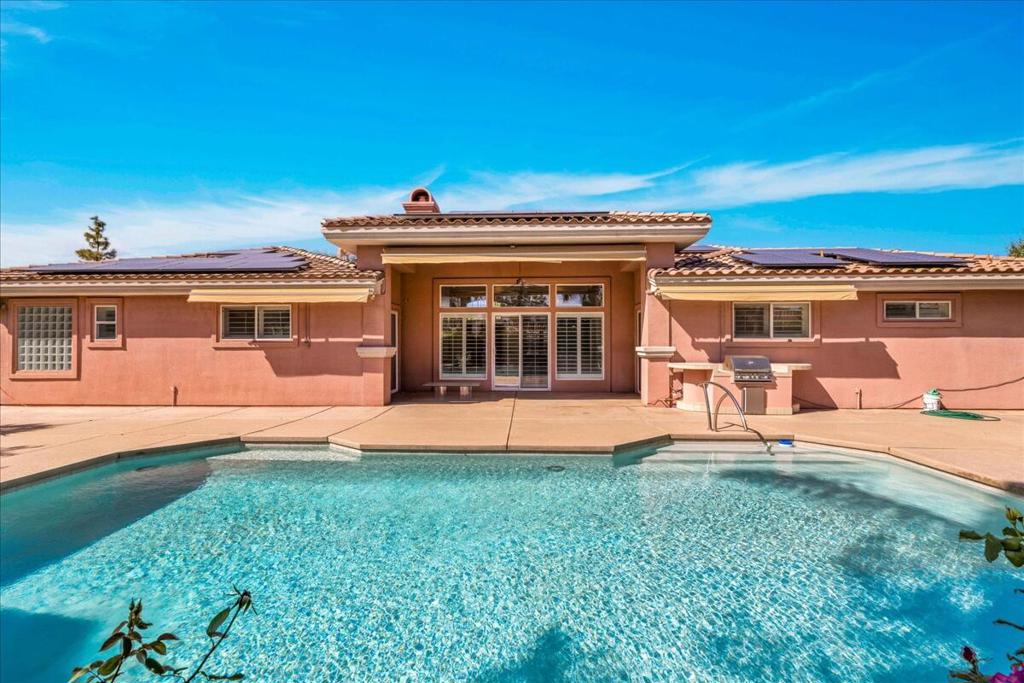 14 Collegiate Circle