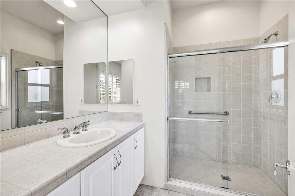 14 Collegiate Circle